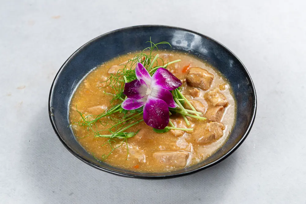 Gulasz w Restauracji Krakoski na Kazimierzu w Krakowie.